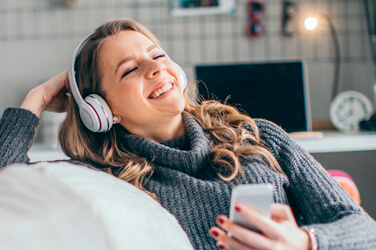 Faut-il investir en Bourse dans l’action du groupe Spotify qui semble avoir trouvé le chemin de la rentabilité et des bénéfices ?